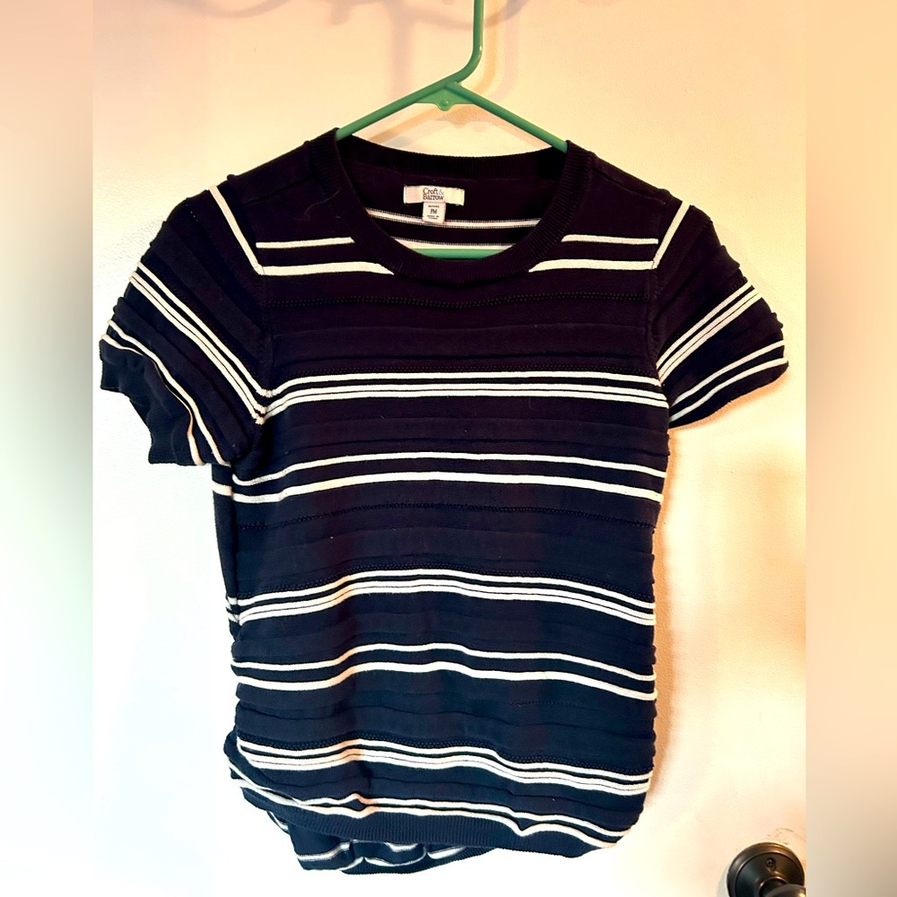 Short sleeve sweater